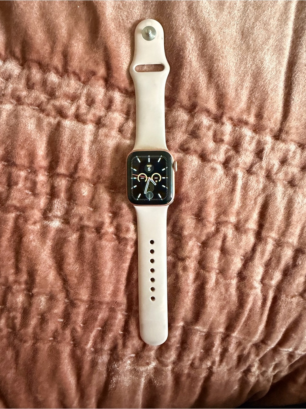 Apple iWatch Series 6 - Gold Aluminum Case - Pink Sports Band 40mm